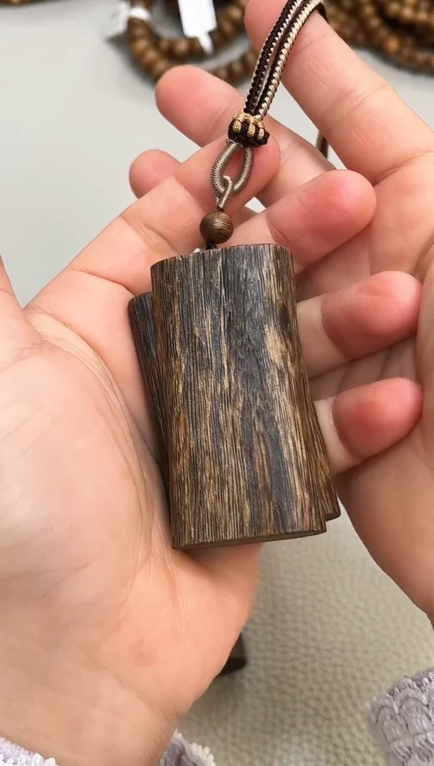 沉香吊坠棋楠红金猊吊坠牌子多样性发其一