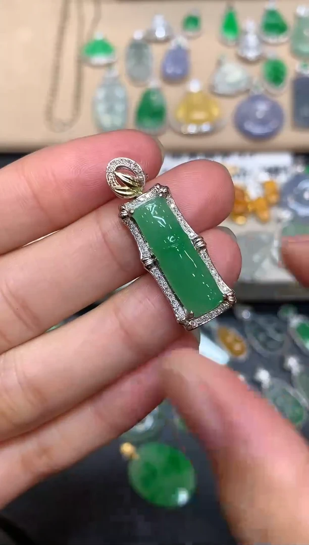 颈饰18K金镶嵌翡翠竹节【无服务费