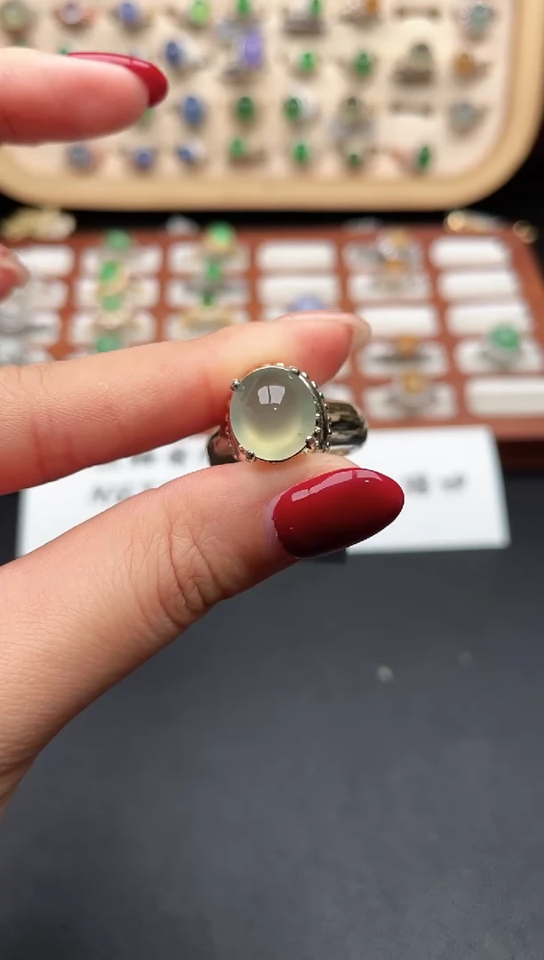 未镶嵌戒指翡翠?*儿一物一证一礼盒