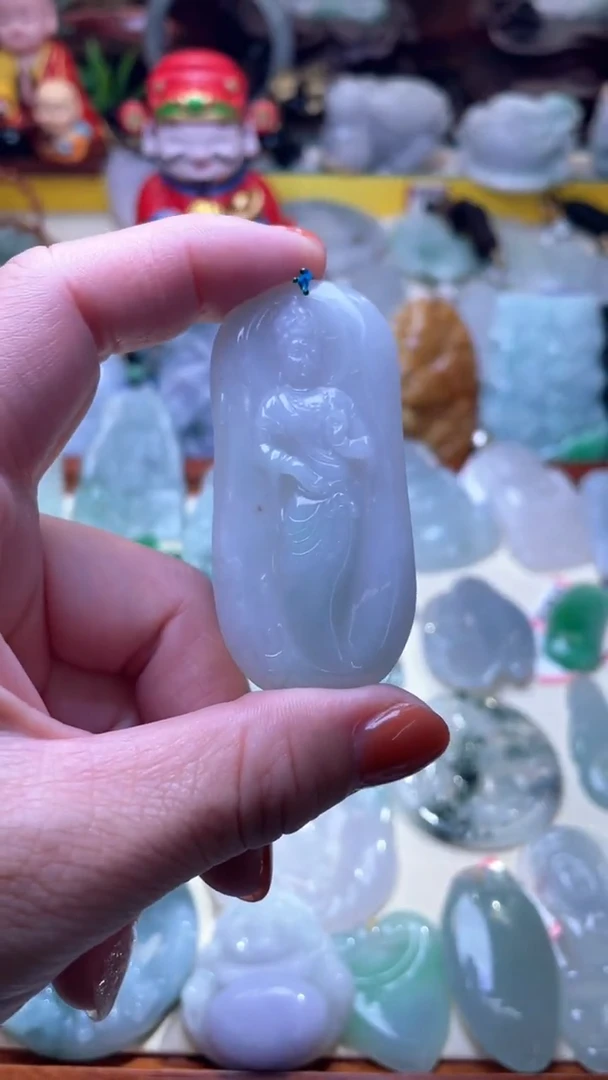 翡翠未镶嵌颈饰观音