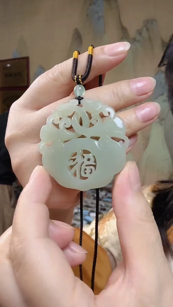 颈饰未镶嵌和田玉.