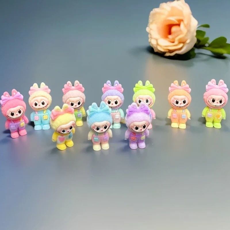 【九宫格】背带裤拉肚肚植绒树脂摆件