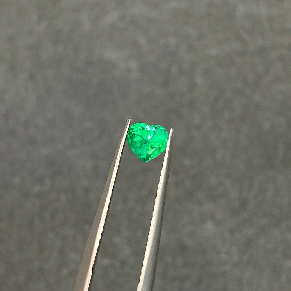 0.51ct天然哥伦比亚木佐祖母绿裸石VB极微油心形(吉尔德)