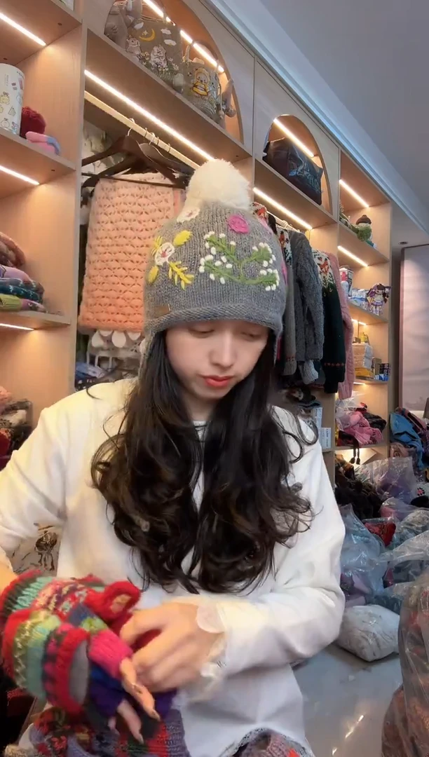 羊毛完**熊美利奴灰色刺绣护耳帽