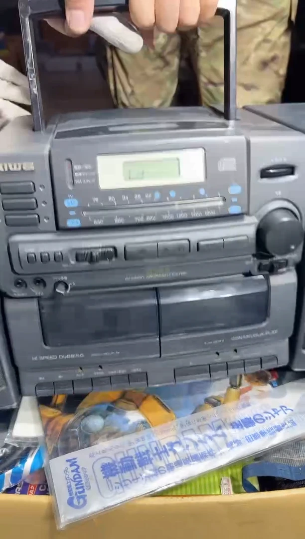 8新?****?   978中古商品，瑕疵品，不保好坏。