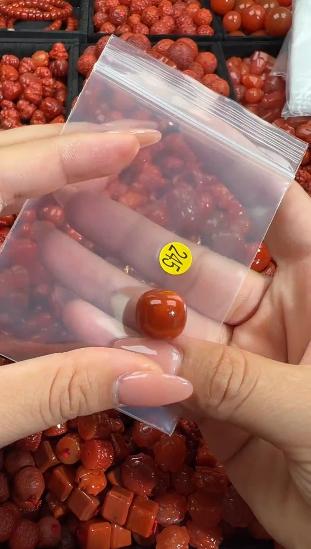 南红玛瑙未镶嵌颈饰1