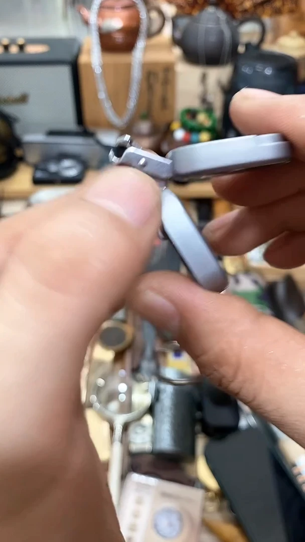 瓷片闪购商品  如图所示