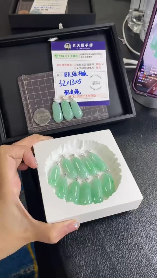 18K金镶嵌挂件翡翠福瓜FL17配绳/多样性发其一CP