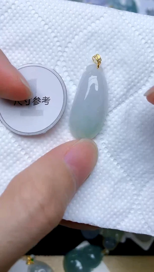 颈饰18K金镶嵌翡翠天然A货翡翠