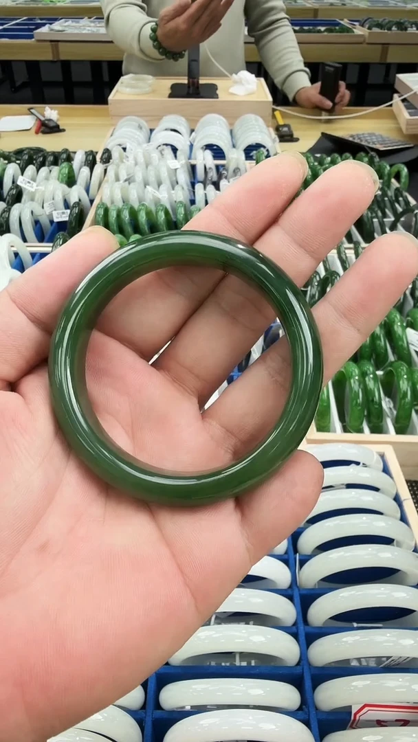 未镶嵌手镯和田玉北**️俄罗斯碧玉老俄碧 圈口56