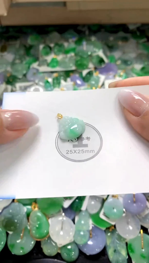 颈饰18K金镶嵌翡翠1111111111111111