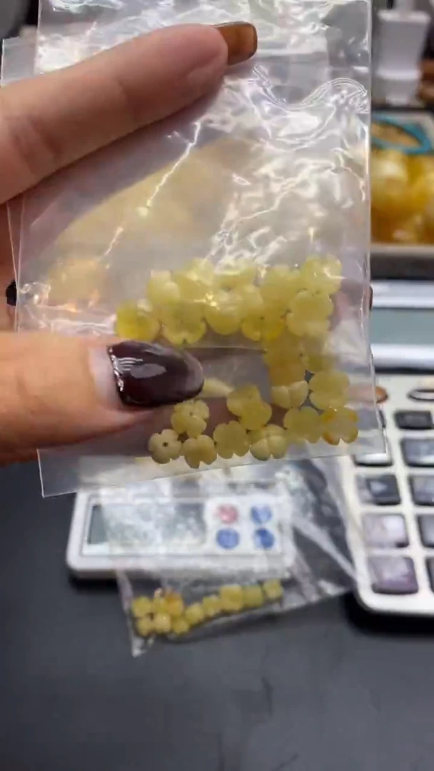 琥珀未镶嵌珠宝奇石柠**风472/2发2