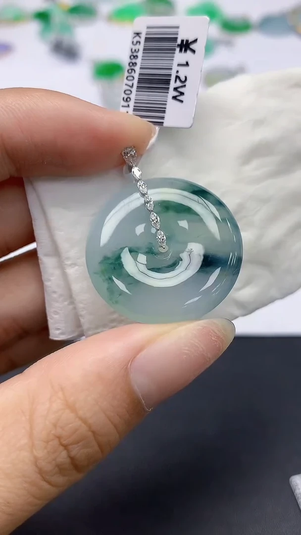 翡翠18K金镶嵌颈饰天然缅甸a货翡翠