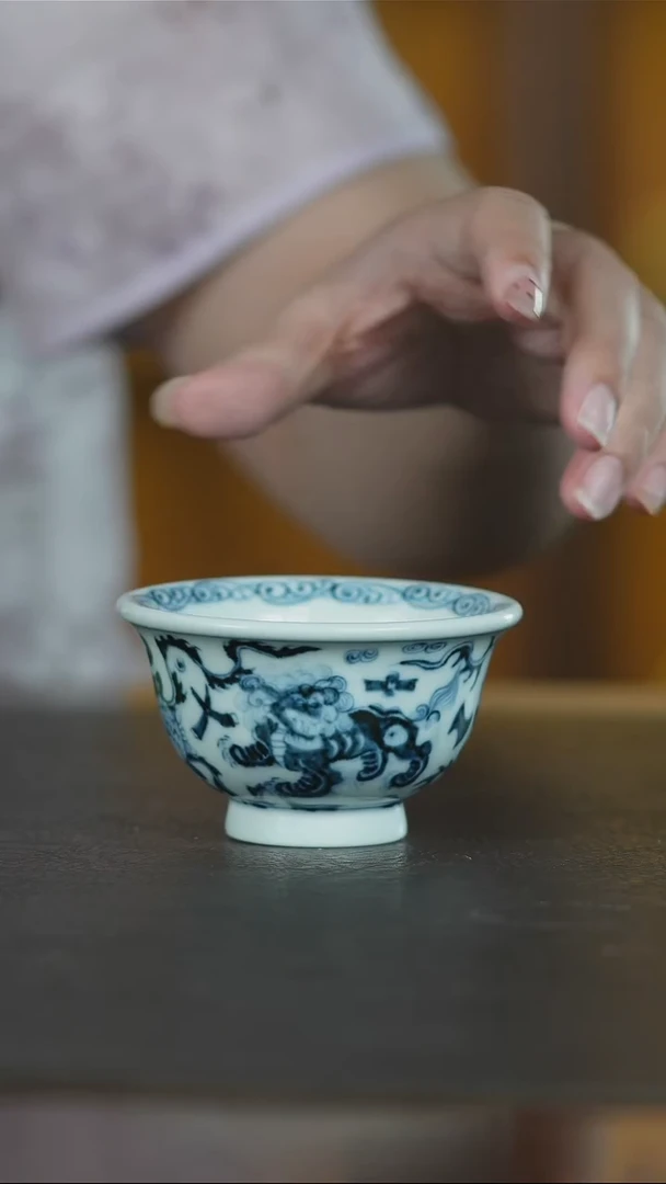 双狮绣球压手杯