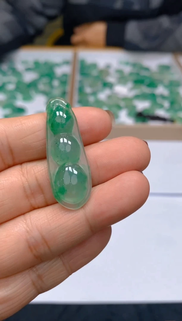 【闪购商品】石英质玉颈饰未镶嵌冰美人A货非洲翠