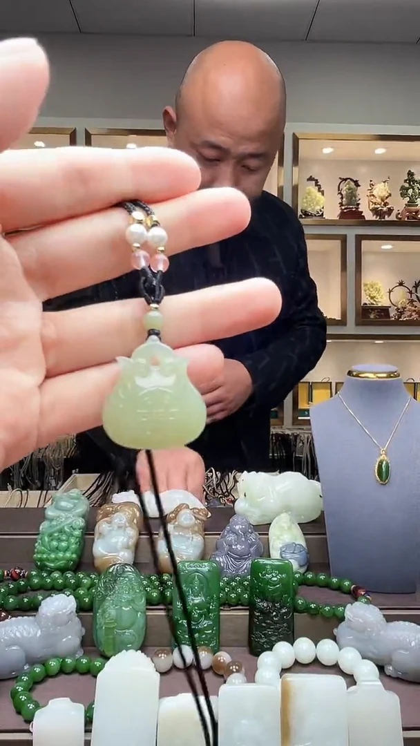 【闪购商品】和田玉颈饰未镶嵌苏