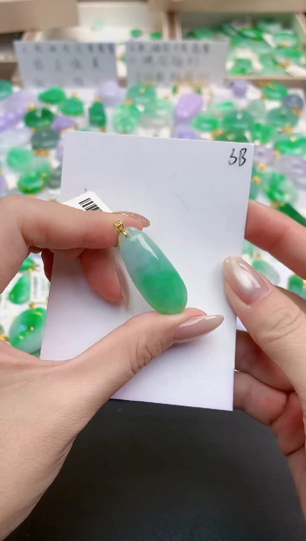 颈饰18K金镶嵌翡翠天然缅甸A货翡翠