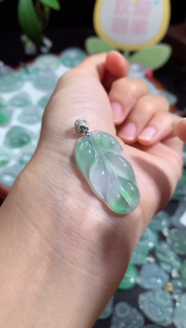 颈饰未镶嵌翡翠叶子