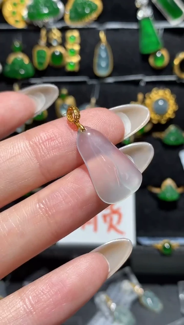 【闪购商品】翡翠颈饰18K金镶嵌吊坠