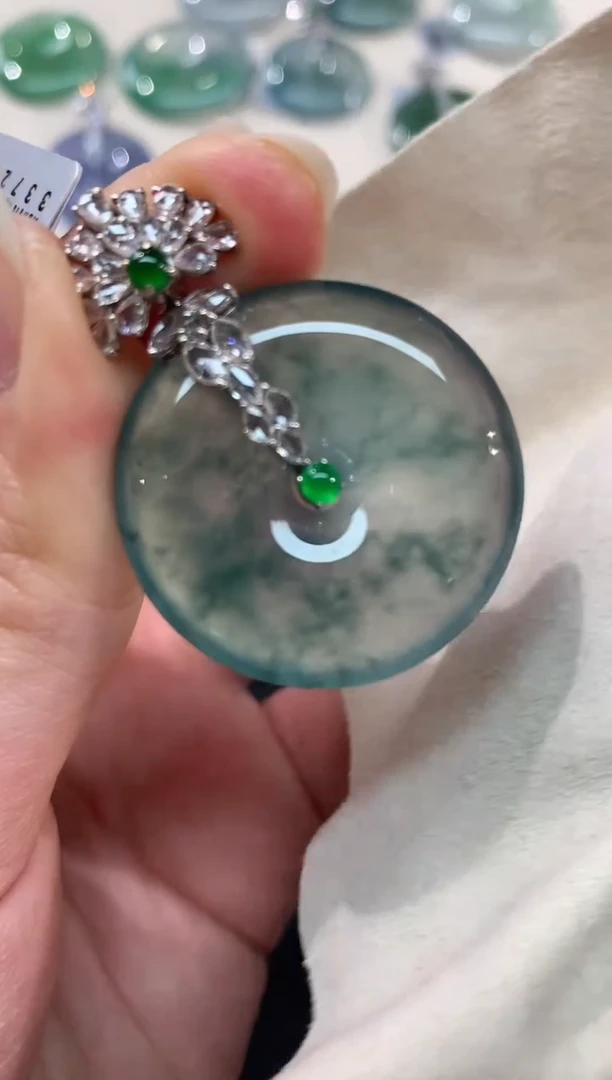 【闪购商品】翡翠吊坠(不含链)18K金镶嵌V38|138000+0