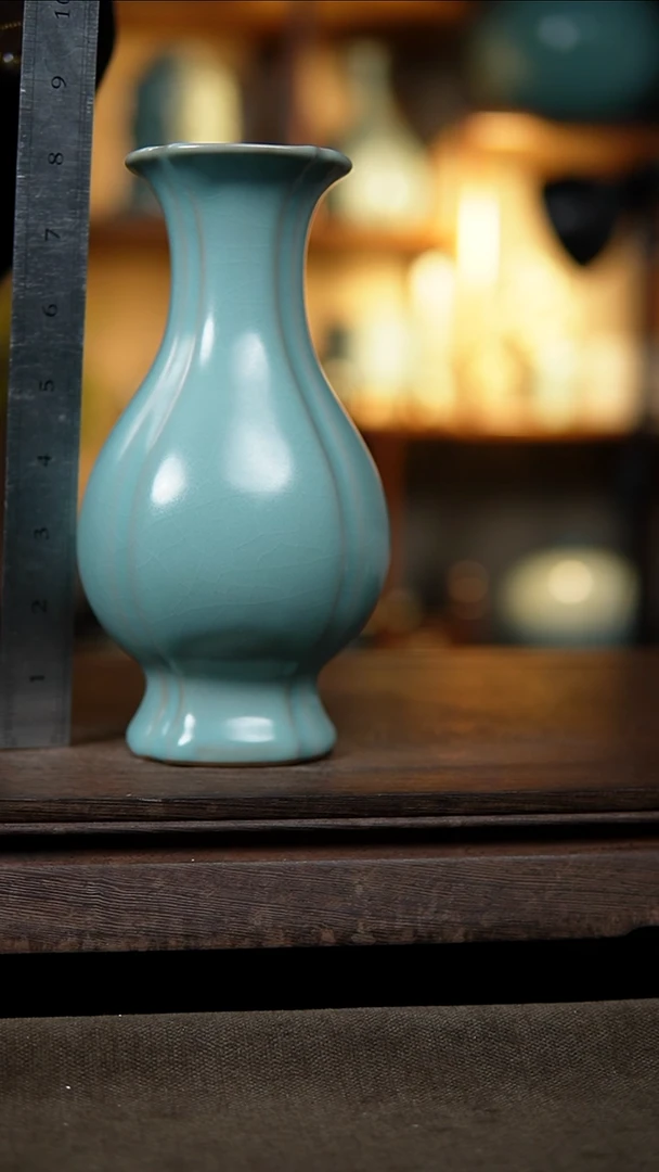 【闪购商品】杯仿古精工玉兰瓶大瑕20.5高