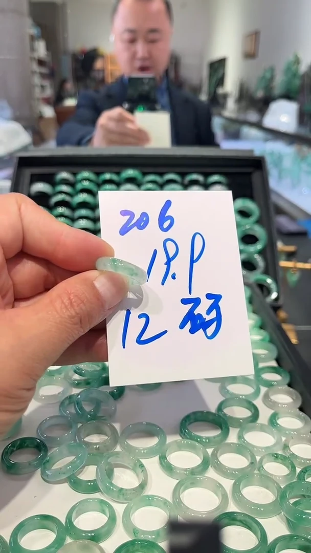 未镶嵌戒圈石英质玉非洲翠