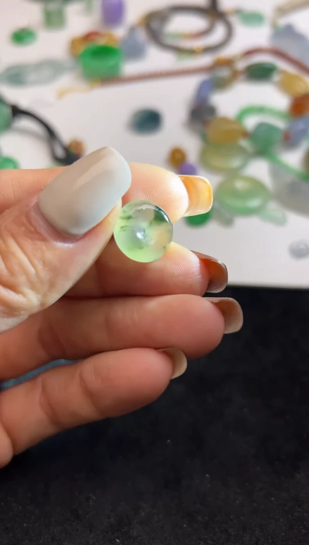 未镶嵌定制翡翠N****⁷绿飘花扣子3300