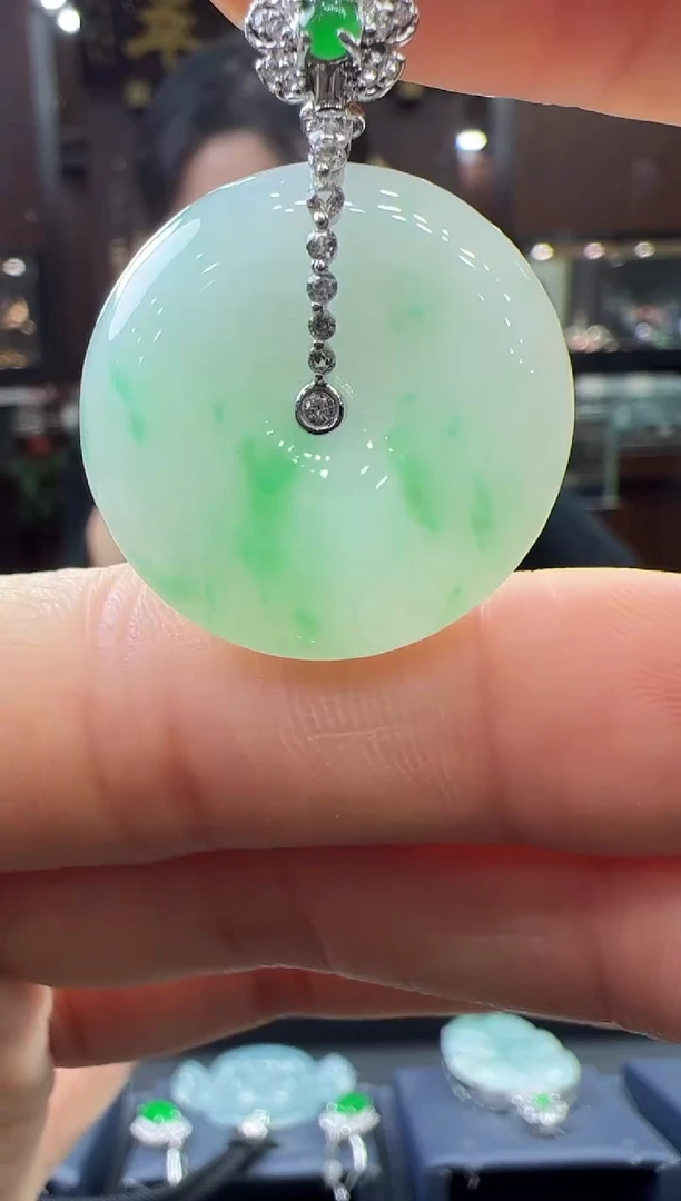 【闪购商品】翡翠挂件18K金镶嵌平安扣不含链