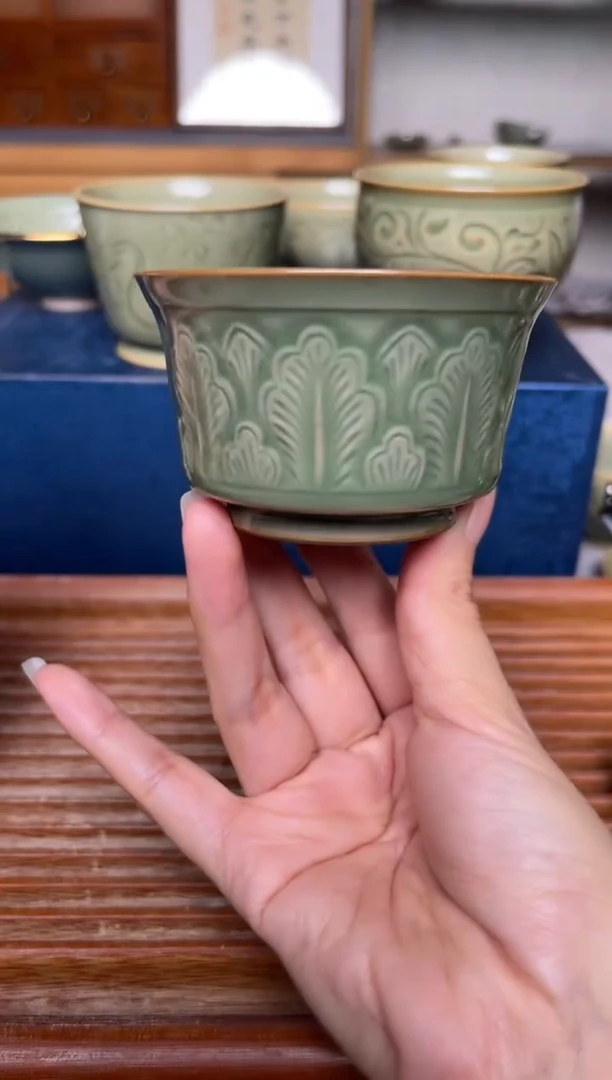 瓷器秘色蕉叶纹马蹄杯 微瑕