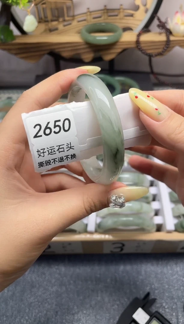 未镶嵌手镯石英质玉微瑕2690
