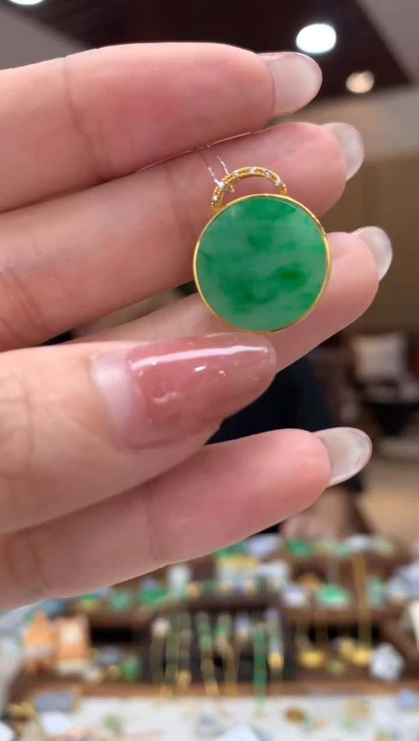 翡翠18K金镶嵌吊坠(不含链)圆牌