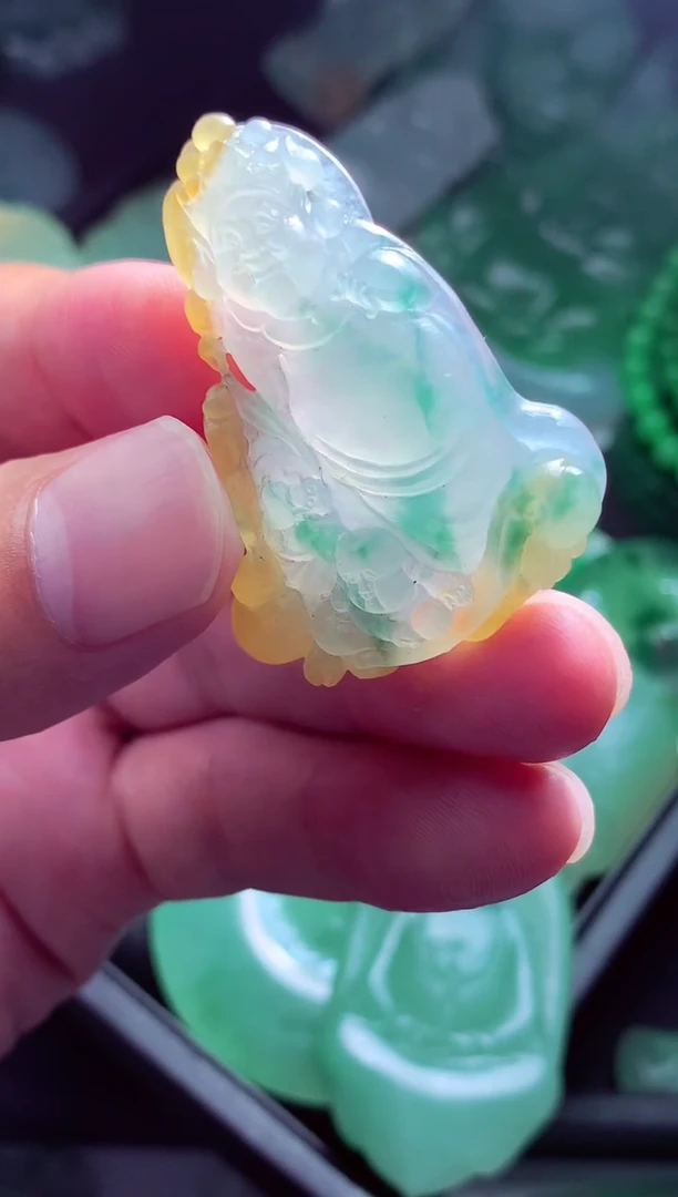 未镶嵌定制翡翠b****?翡翠毛货定制