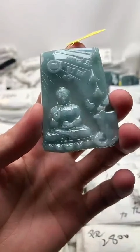 翡翠未镶嵌颈饰阿弥