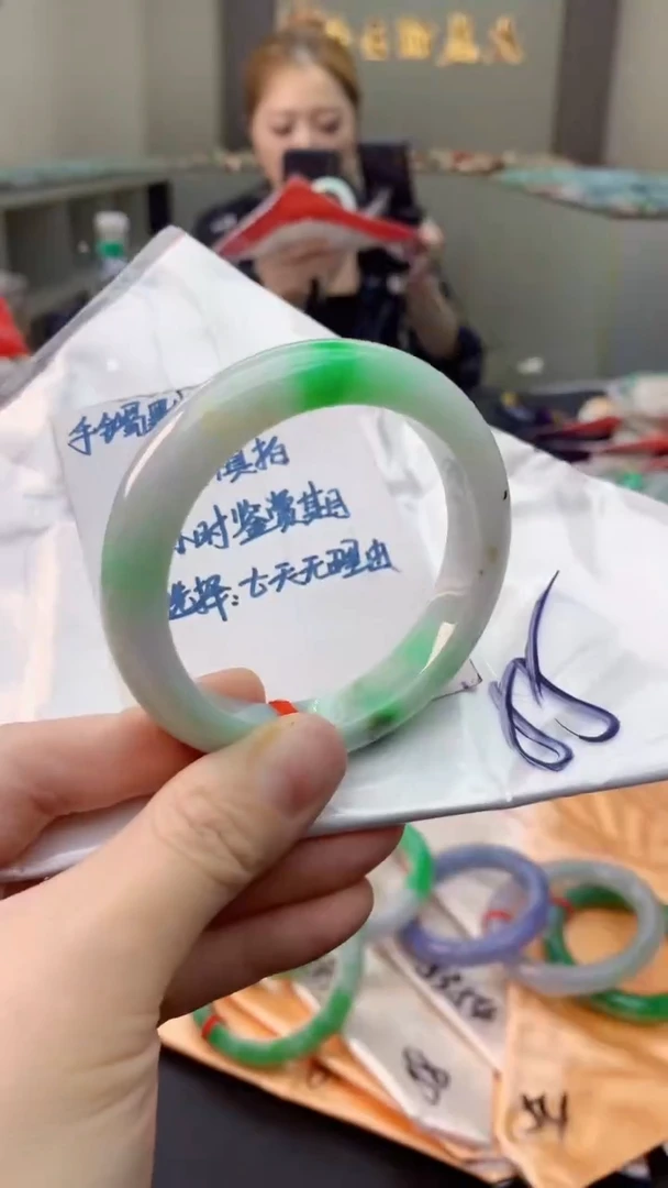 未镶嵌手镯翡翠0517186545