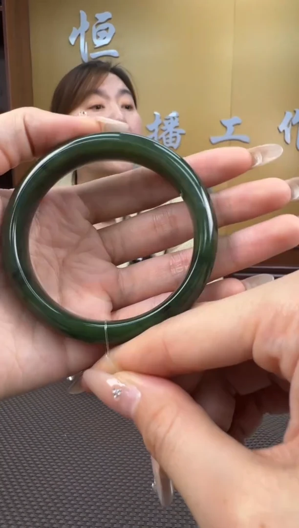 【闪购商品】和田玉手镯未镶嵌60