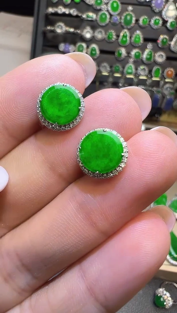 18K金镶嵌翡翠耳饰无事牌