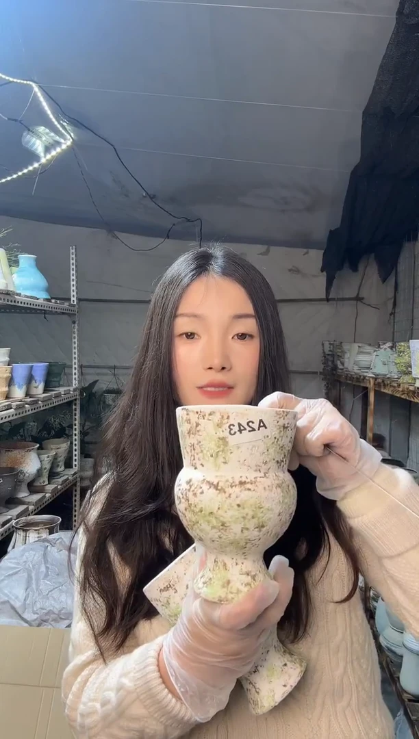 以实际为准编号 241  景德镇手工手绘花盆口 12  高17