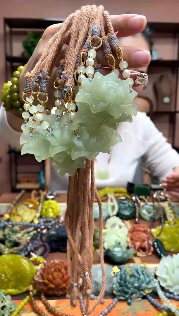 未镶嵌岫玉吊坠多样性发货发其中之一