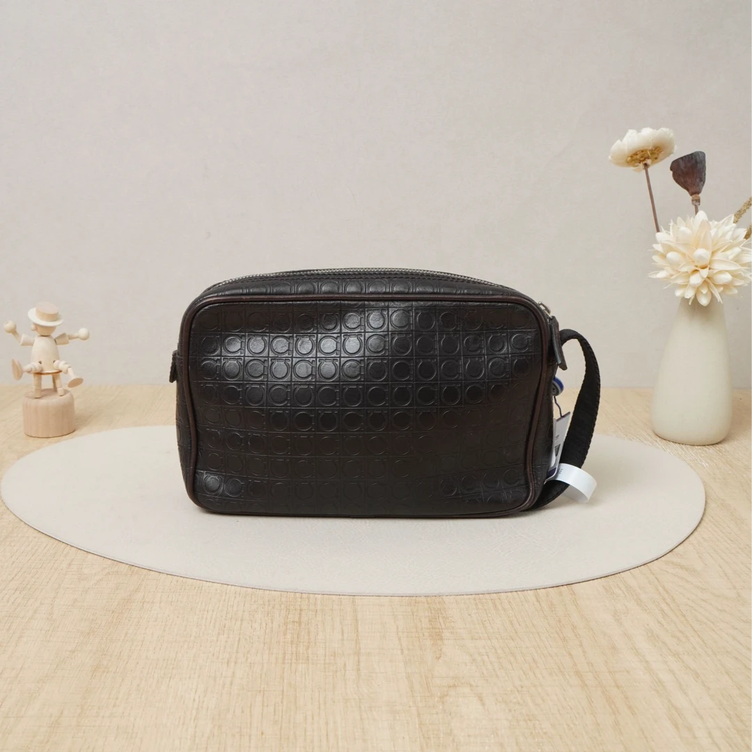 95新 FERRAGAMO/菲拉格慕 手拿包咖啡色牛皮/DS031253