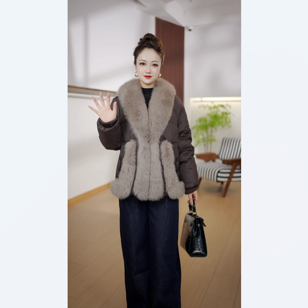 YILIFU【时光画布】2025新款真毛狐狸毛90白鹅绒服时尚中长款羽绒服