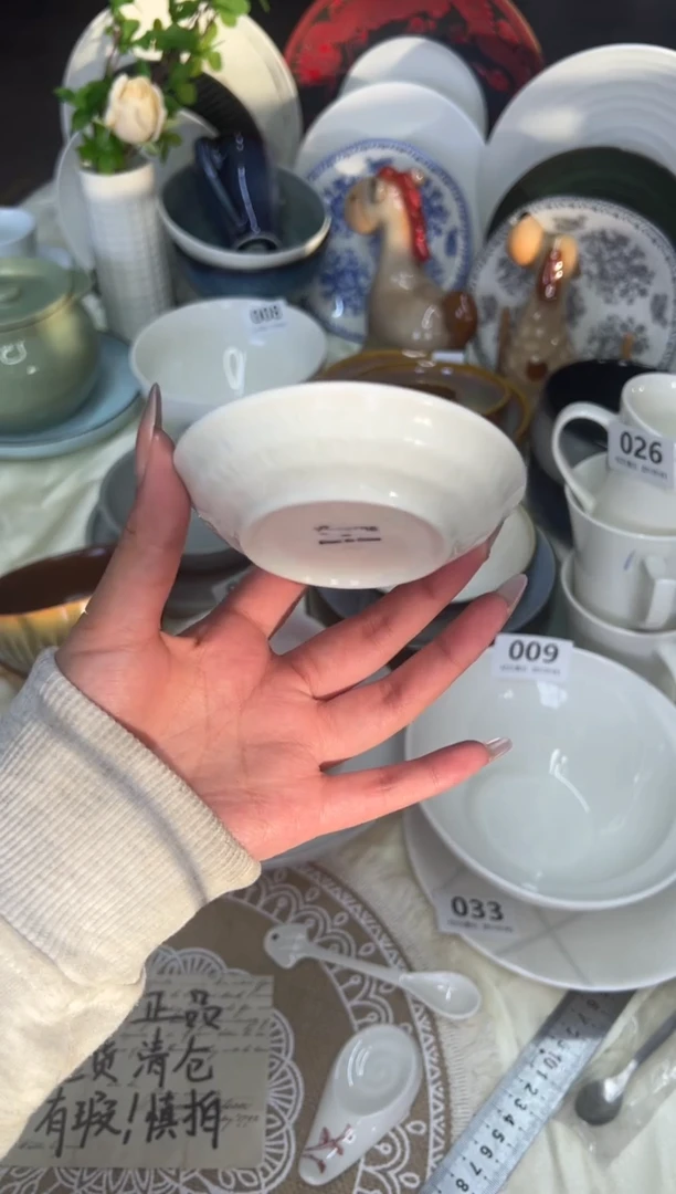 新骨瓷037 瑕疵  白羽毛 3,75寸  酱碟