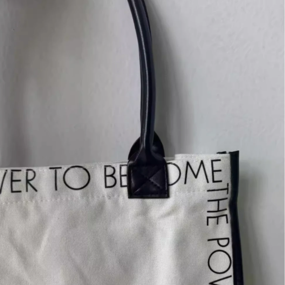 小修化妆包（PU白色托特包）