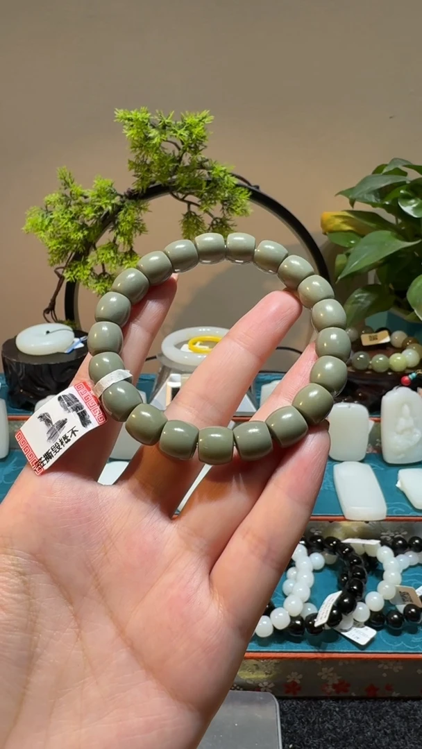 未镶嵌手串和田玉沙枣青手串