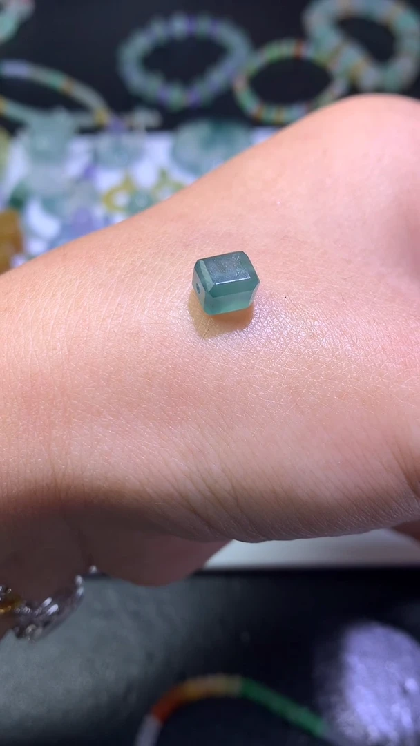 未镶嵌定制翡翠，就