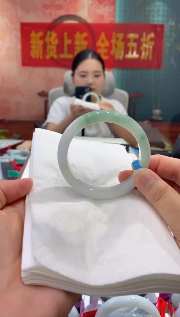 翡翠手镯未镶嵌多人00023531