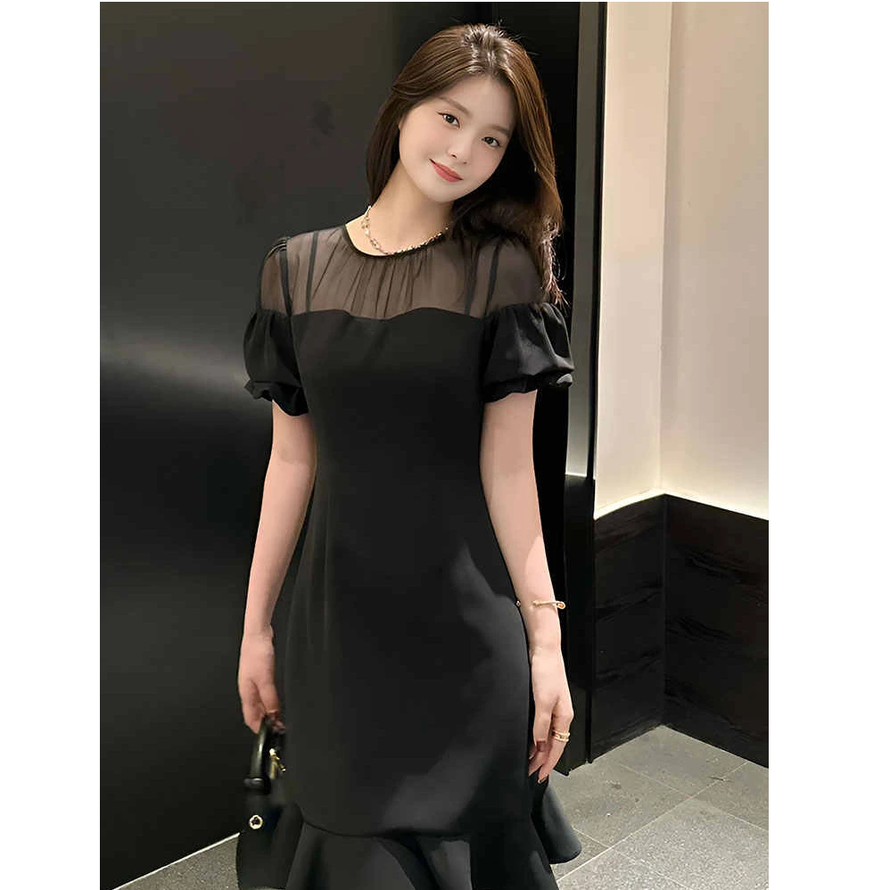 赫本风网纱拼接短袖连衣裙女2025新款夏季轻奢时髦显瘦气质小黑裙