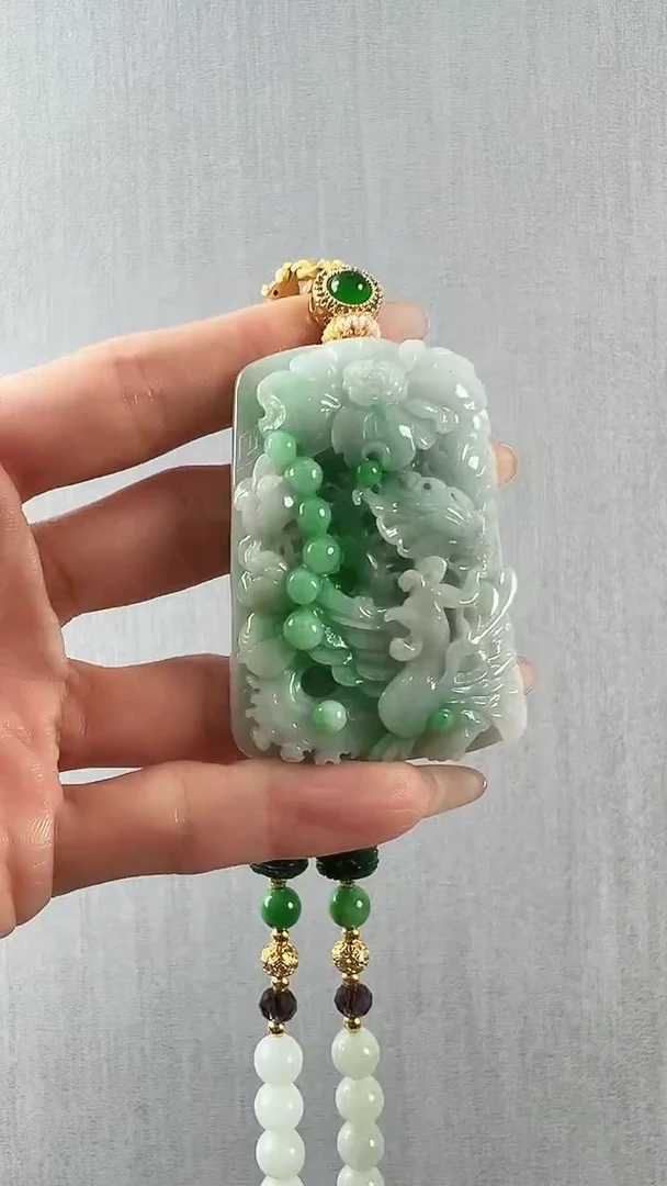 颈饰未镶嵌翡翠凤穿牡丹