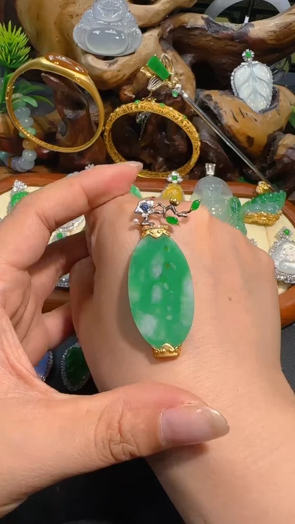 【闪购商品】翡翠吊坠(不含链)18K金镶嵌吊坠