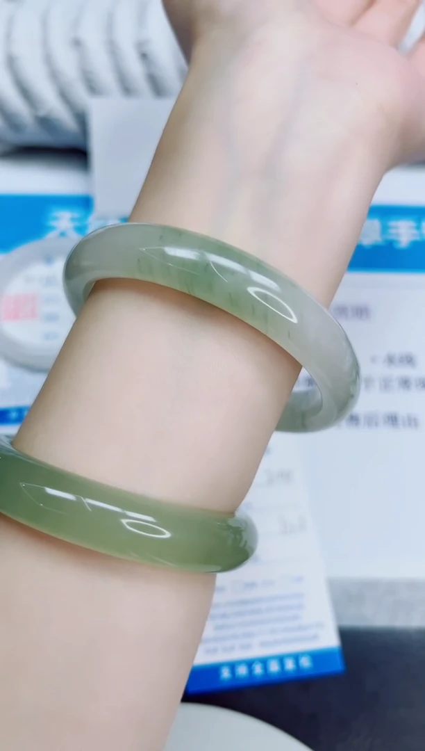未镶嵌手镯石英质玉204/62.6