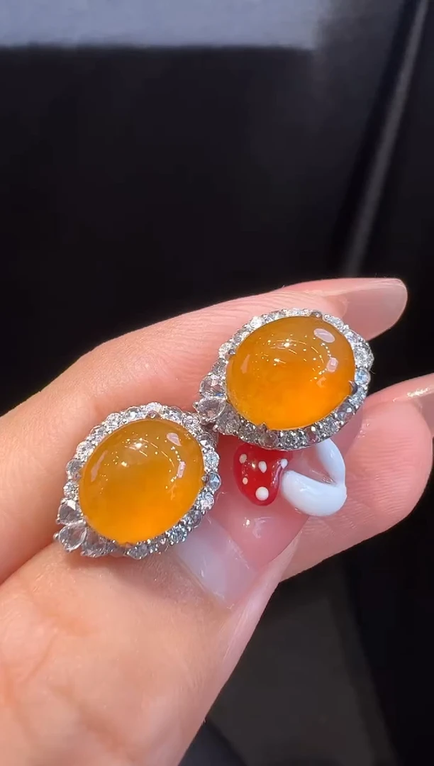 18K金镶嵌翡翠耳饰s****?耳饰
